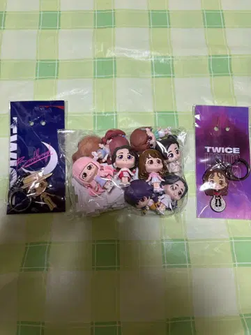 TWICE 멤버 피규어
