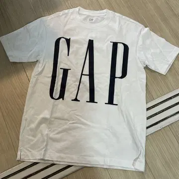 GAP 화이트 빅 로고 T셔츠 S 사이즈