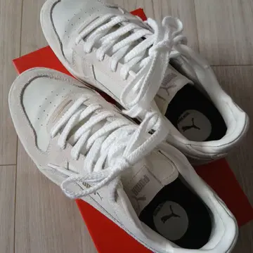 PUMA 화이트 스니커즈 여성용 24cm