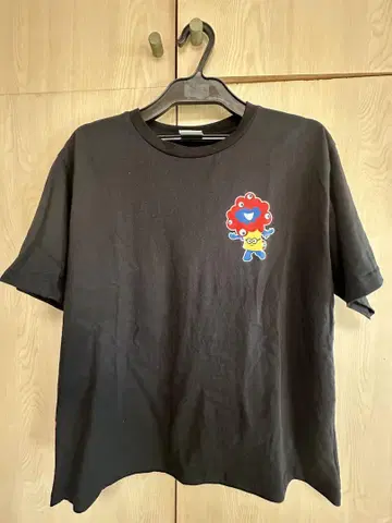 미야쿠미야쿠 미니언 콜라보 반팔 T셔츠 블랙
