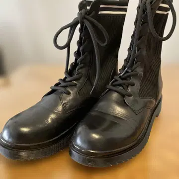 스타카토 레이스업 부츠 블랙 통굽