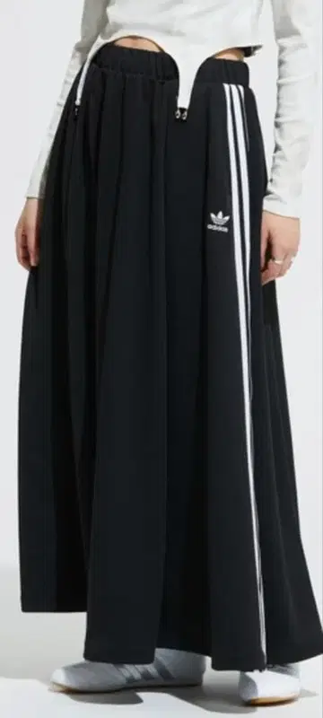 adidas 블랙 플레어 스커트