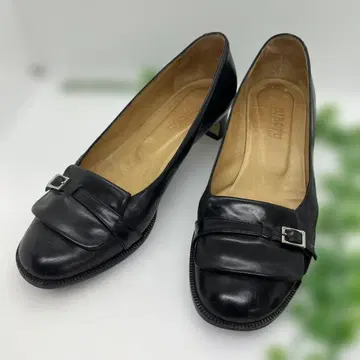 히로후 블랙 가죽 스트랩 펌프스