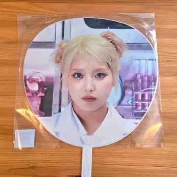 NMIXX 지우 부채