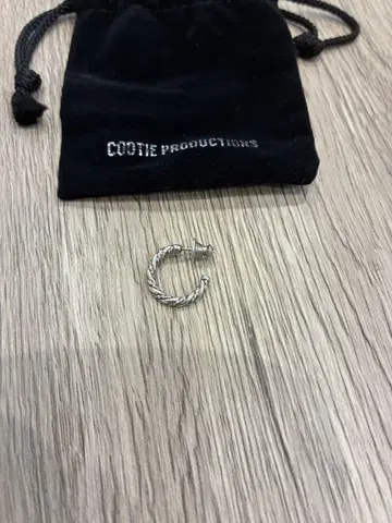 cootie 트위스트 귀걸이