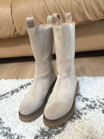 베이지 스웨이드 사이드 지퍼 부츠