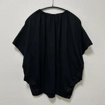 미즈이로 인드 넥 개더 풀오버 블랙