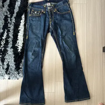 트루릴리젼 부츠컷 데님