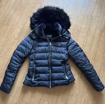 ZARA 블랙 다운 자켓 퍼 포함