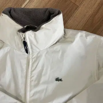 Lacoste 화이트 하이넥 자켓 L 사이즈