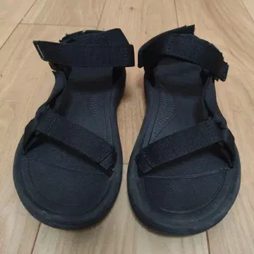 teva 샌들