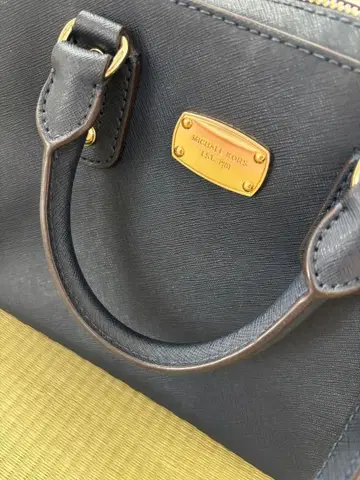 MICHAEL KORS 네이비 숄더 포함 핸드백