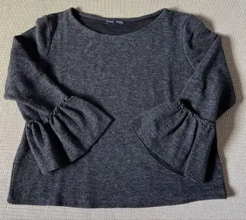 ZARA 다크 그레이 플레어 슬리브 상의