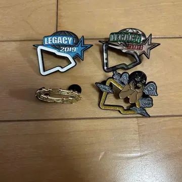 B.P.W 핀 배지 4개 세트