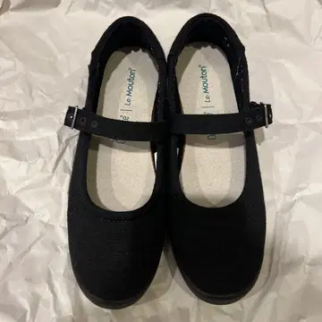 [새상품급] Le Mouton 플랫슈즈 22.5cm 블랙