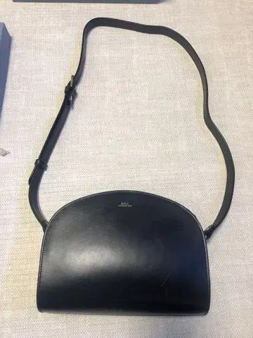 A.P.C. 가죽 숄더백 블랙