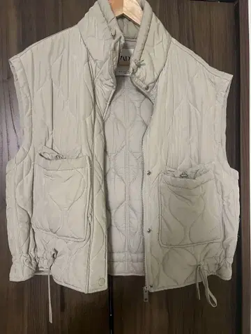 ZARA 베이지 퀼팅 다운 베스트 XS