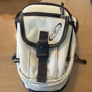 E-style 컴팩트 바디백 화이트