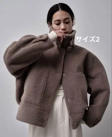 STUNNING LURE 에 무스탕 숏 자켓 사이즈 2