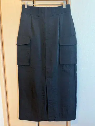 uncrave 앙크레이브 글로시 패딩 스커트