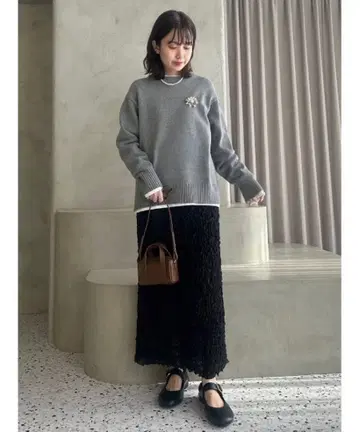 미라 오웬 셔링 패브릭 스트레이트 스커트