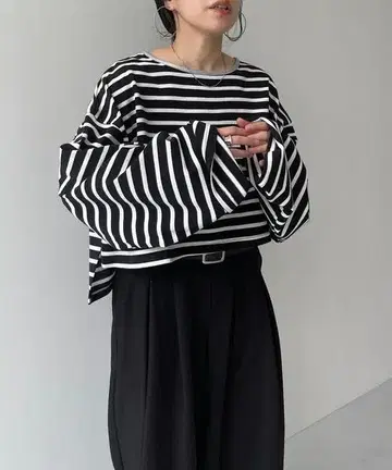와이드 슬리브 오버 사이즈 보더 티