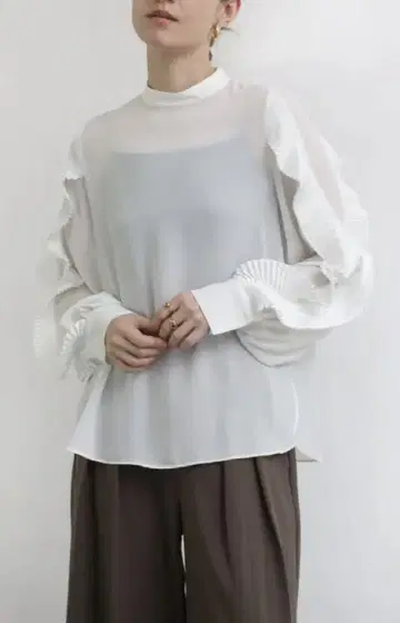 Aga / 블라우스