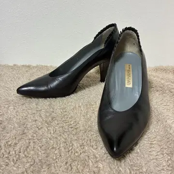[ KEN&MARIANI ] 스틸레토 블랙 프릴 가죽 23.5cm