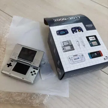 닌텐도 뮤지엄 한정판 게임 하드 키링 Nintendo DS