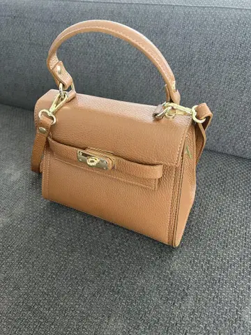 AULENTTI / 오우렌티 벨트 플랩 백