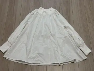 새상품급 하이넥 플레어 블라우스