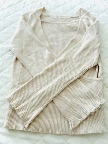 베이지 리브 편직 V넥 카슈쿨 긴팔 상의