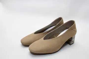 39 GRISE 탈론 천연 가죽 V컷 펌프스(23cm) 컨디션 최상