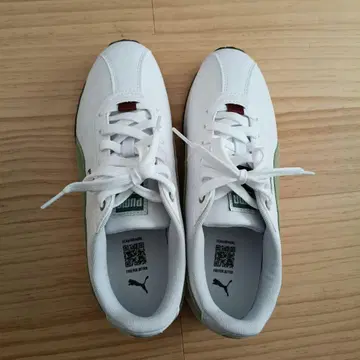 PUMA 화이트/그린 스니커즈