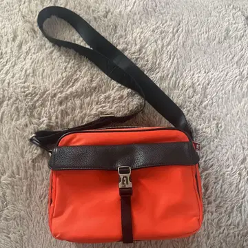 FURLA 숄더백 오렌지/블랙 가격 협상 가능