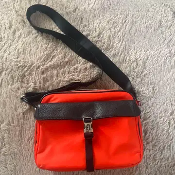 FURLA 숄더백 오렌지/블랙 가격 협상 가능