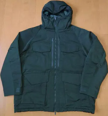 UNIQLO 화이트 마운티니어링 하이브리드 다운 파카