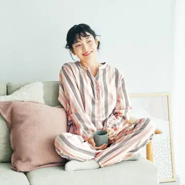 면 100%의 피부 감촉 랜덤 스트라이프의 가벼운 더블 거즈 파자마
