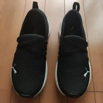 PUMA 블랙 스니커즈 22cm