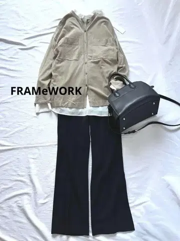 FRAMeWORK 세미 플레어 슬릿 팬츠 38 슬랙스 블랙