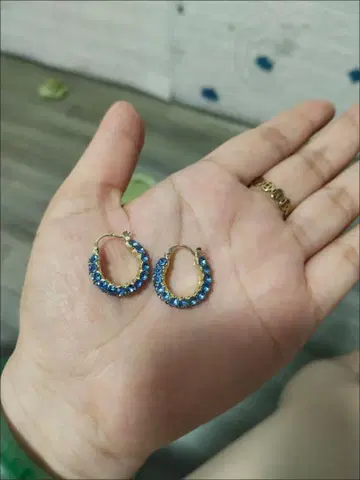 파란색 큐빅 후프 귀걸이