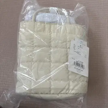 아이보리 퀼팅 토트백