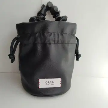 GRAIN 그레인 개더 핸들 복조리 라운드 백 블랙