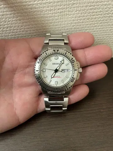 SEIKO 다이버즈 화이트 나이트
