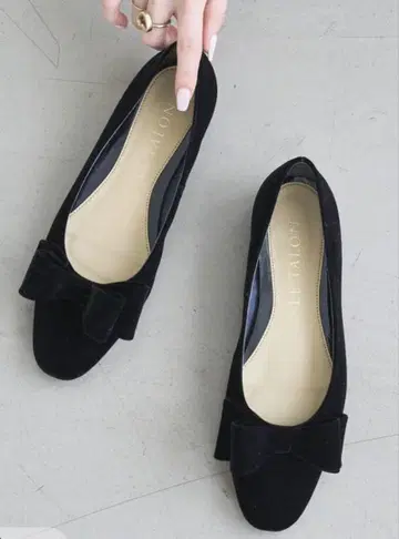 LE TALON 라운드 리본 발레리나 블랙 23.5cm