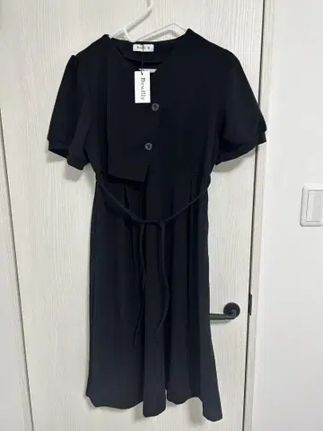 미사용 Dewilly 블랙 반팔 무릎 기장 원피스 XL