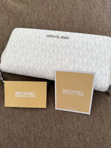 [ 새상품급 ] MICHAEL KORS 로고 장지갑 화이트