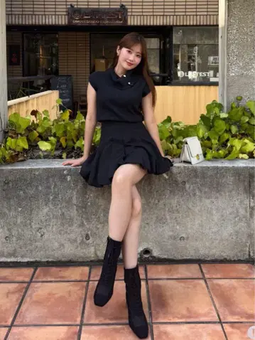 Her lip to bubble cotton mini skirt