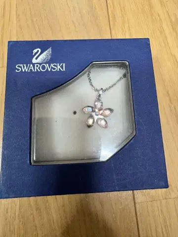 Swarovski 꽃 모티브 목걸이