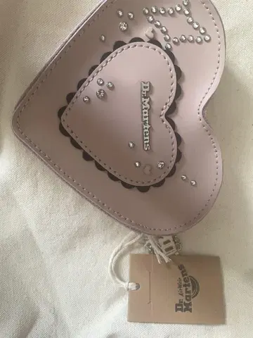 Dr. Martens 닥터마틴 마이크로 하트 백